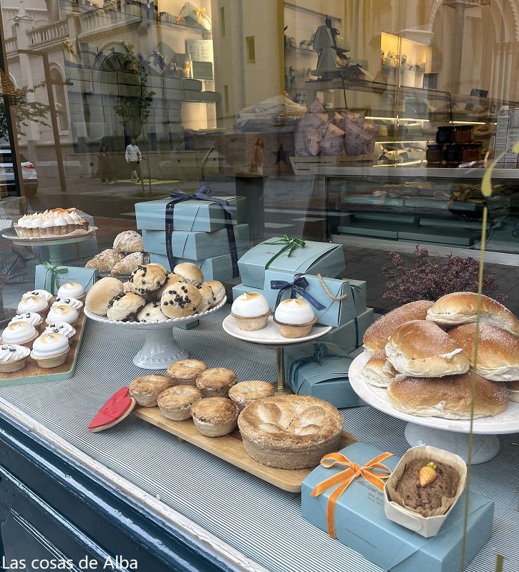 Escaparate de la pastelería de Martina de Zuricalday en Bilbao