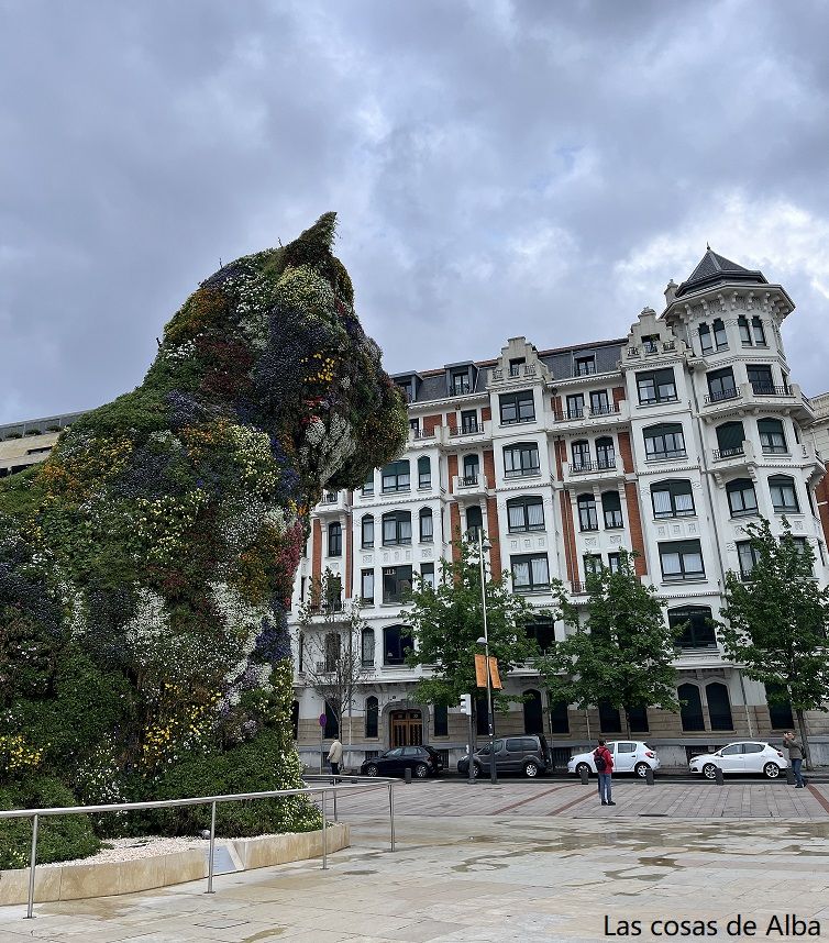 Museo Guggenheim Bilbao con Puppy