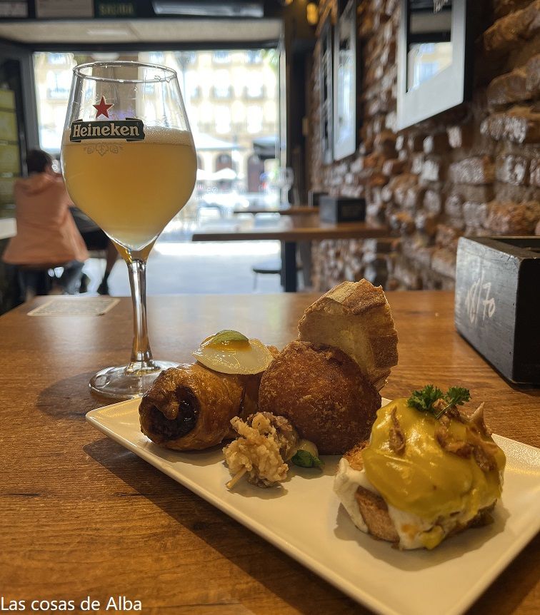 Pintxos en Sorginzulo en Bilbao en Plaza Nueva